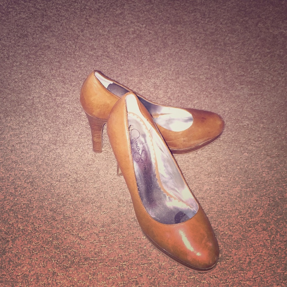 Jessica Simpson gently worn cognac heels!